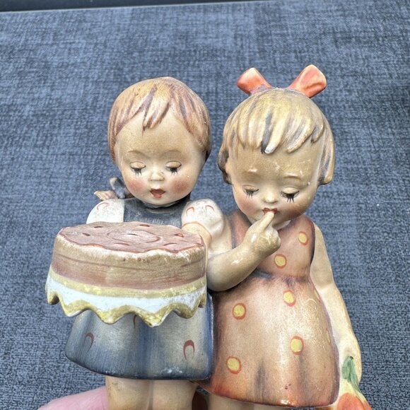 Goebel Hummel Figurine 176/0 "Happy Birthday" TMK2 Full Bee 5" 2 Girls 1950s - Picture 9 of 16